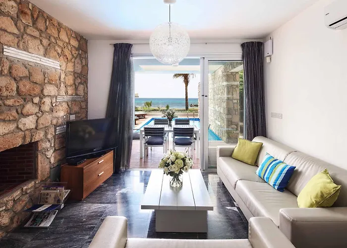 Sapphire ヴィラ パ フォス